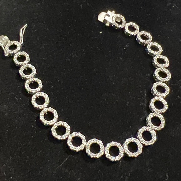 Costume rhinestone earrings and matching bracelet with lots of sparkle - Picture 3 of 7